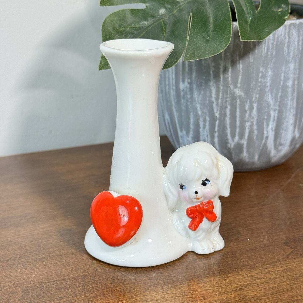 Vintage Treasure Masters Kitsch Poodle & Heart Vase Taiwan White Red 3.5"